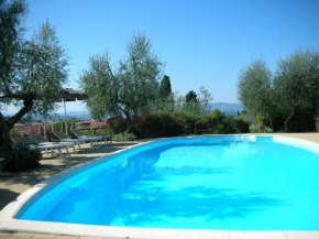 Enjoy the Tuscan landscape in a farmhouse with pool and wifi